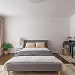 Stylish & Cozy Uzupis By Urban Rent Apartman *